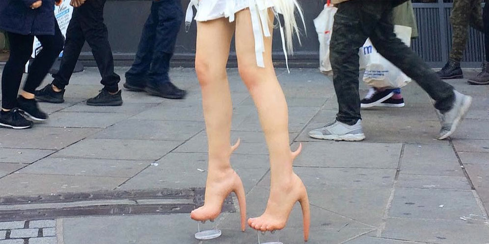 Duh, Heels Ini Menyerupai Kaki Manusia!